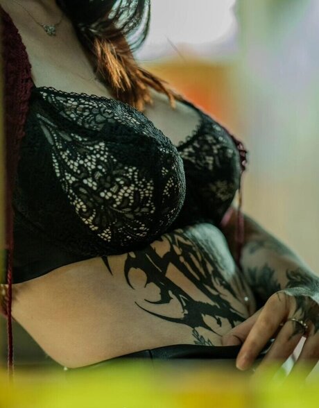 Kira Julie 美しいスター 写真