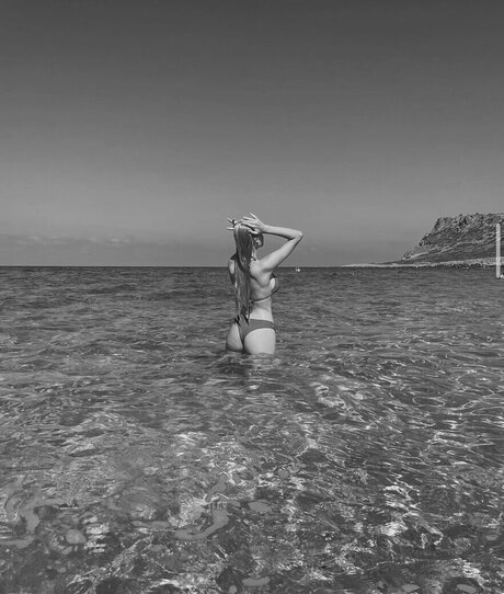 juliii fnk ポルノスター ヌード 写真