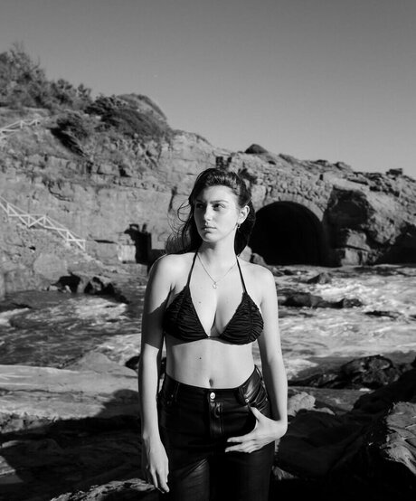 Miriam Bongiorni ヌードモデル 写真