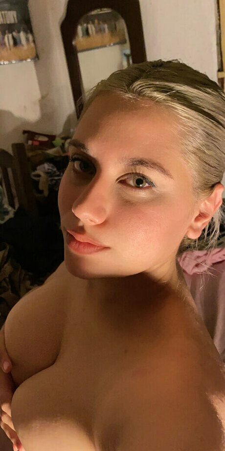 Abril Buffet ポルノスター 写真