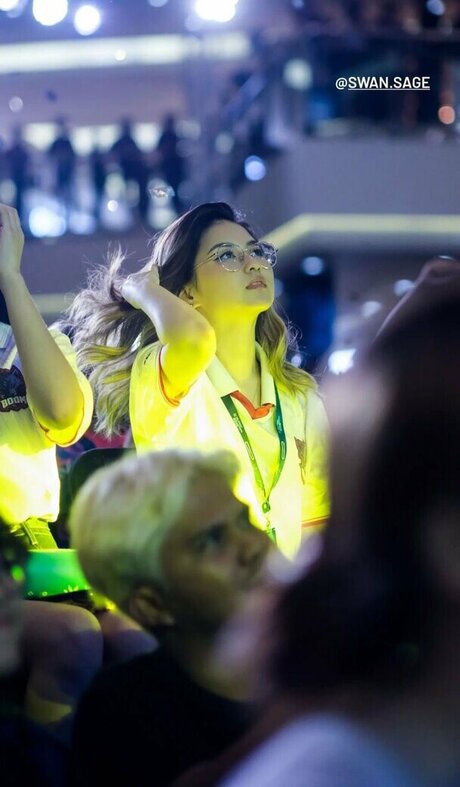 Swansage ポルノスター ヌード 写真