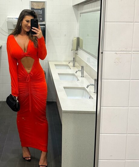 Monique Hristovska スター ヌード ギャラリー