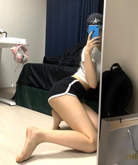 小柄なブロンドの熟女OnlyFans ヌード 写真