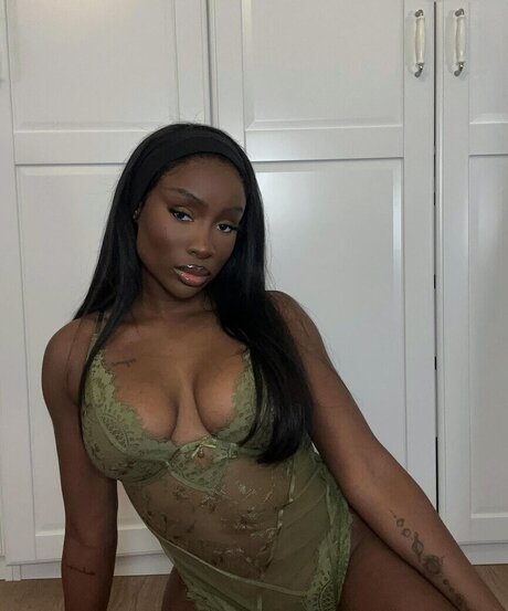 Sandra Lambeck ポルノスター エロティック ギャラリー