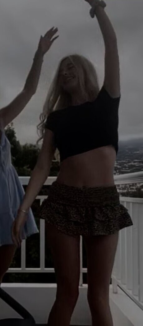 大きな黒い猫OnlyFans セクシーヌード ギャラリー