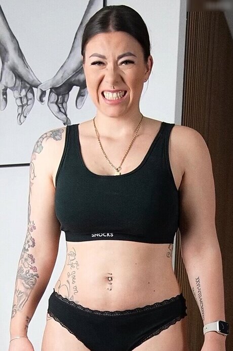 レズビアン ストラップオン OnlyFans ホットセックス 画像