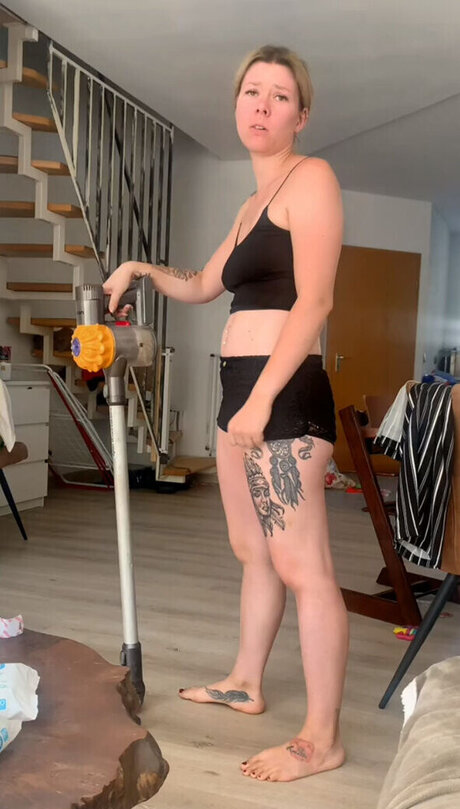 Die Meedtis ホットなポルノスター 写真