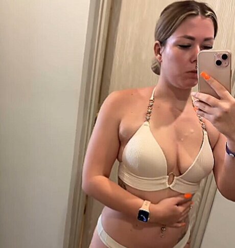 Die Meedtis ポルノスター セクシー ギャラリー