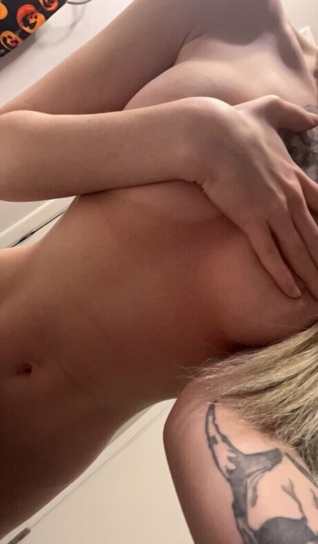 AngelCums ポルノスター 独占 写真