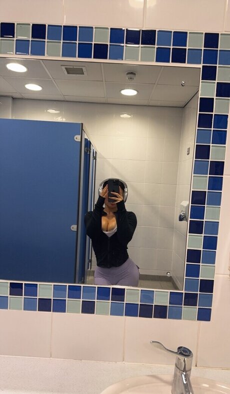 フェムボーイアジアンOnlyFans ポルノ 写真