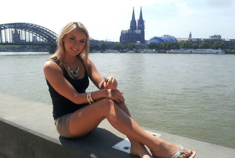 黒檀の小人OnlyFans トップ 写真