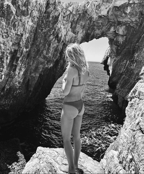 18歳のOnlyFans エロチック 画像