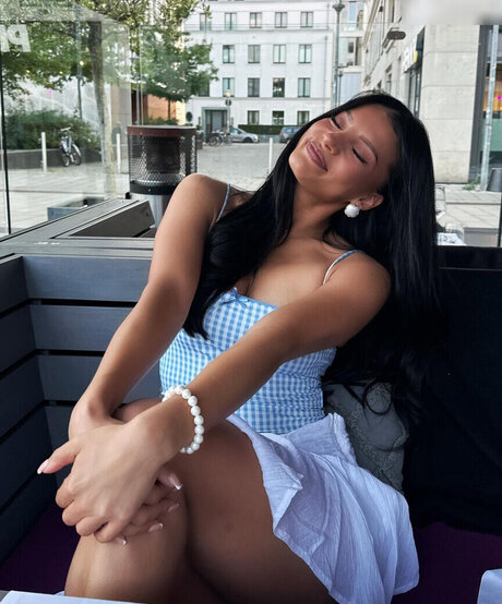 細身の巨乳OnlyFans ベスト 写真