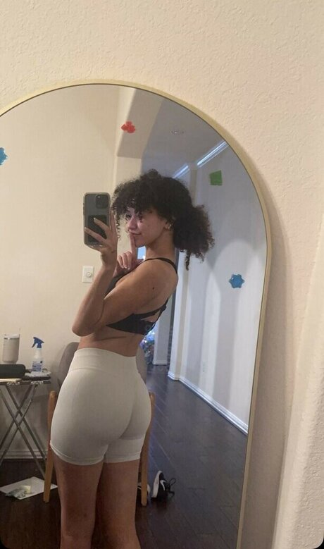 Megan Botnick ポルノモデル 画像