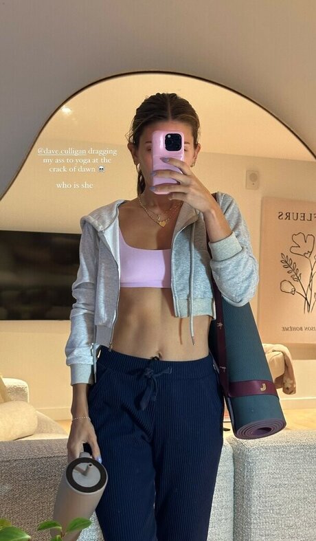 Carla Bezanson ヌードモデル 写真