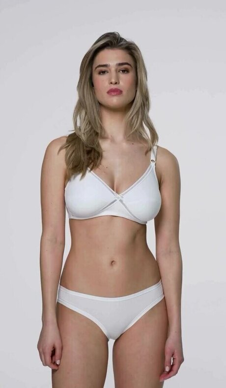 DMV オンリーファン アダルト 画像