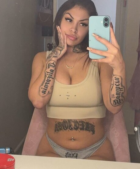 18歳のOnlyFans 美しいヌード アーカイブ