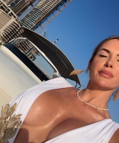 OnlyFansの無料動画 美しいヌード 画像