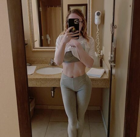 Alaina Taylor 無料女優 写真