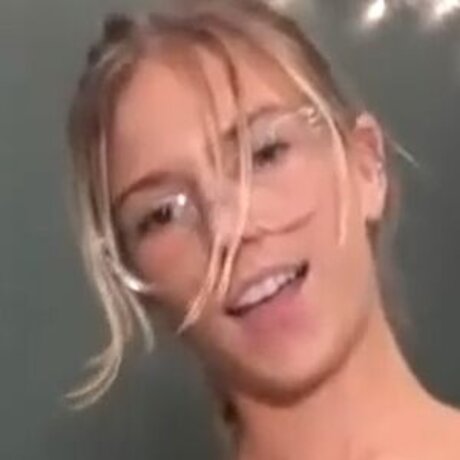 Oliviahansley かわいいポルノスター 写真