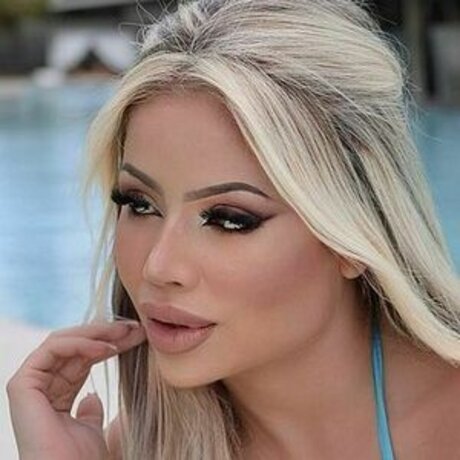 Babi Coelho ヌードのポルノスター ギャラリー