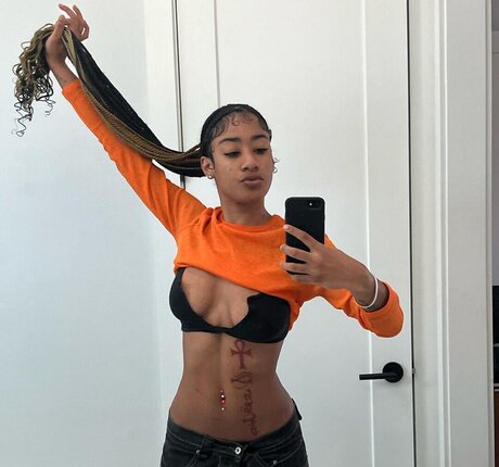 かわいい赤毛のOnlyFans 無料xxx 写真