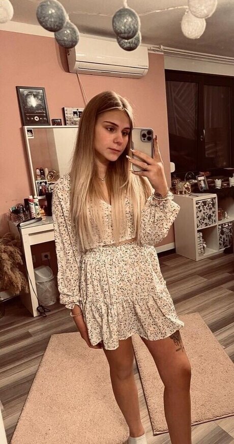 Wollnys セクシーモデル ギャラリー