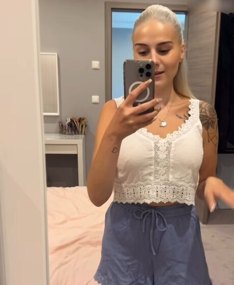 Wollnys ヌードのポルノスター ギャラリー