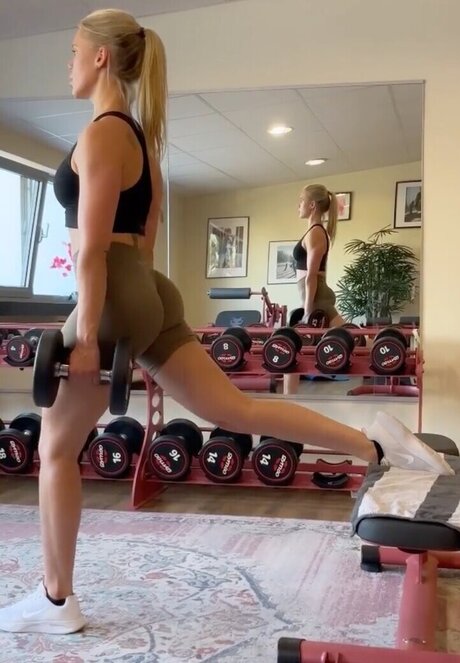 hollaura 最高のモデル ギャラリー