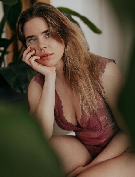 hollaura ヌードモデル 写真