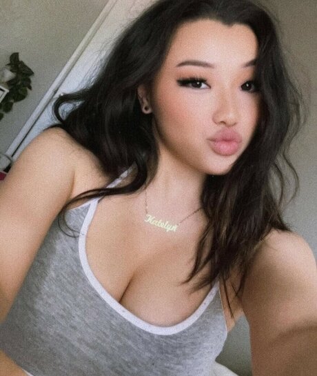 Katelyn Young ポルノモデル 写真