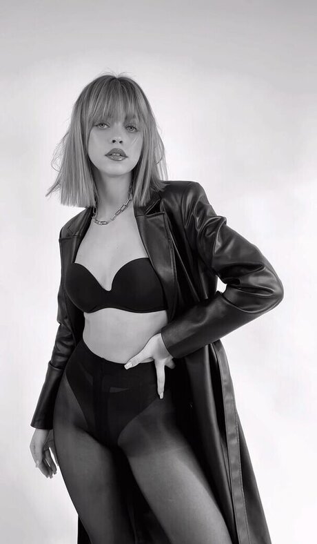 Vanessa Kunz セクシーなポルノスター ギャラリー