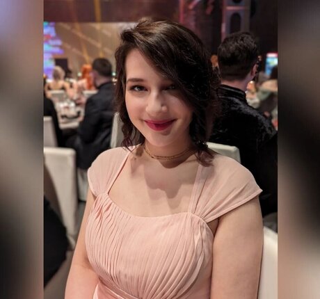 Haselnuuuss エロティックモデル 画像