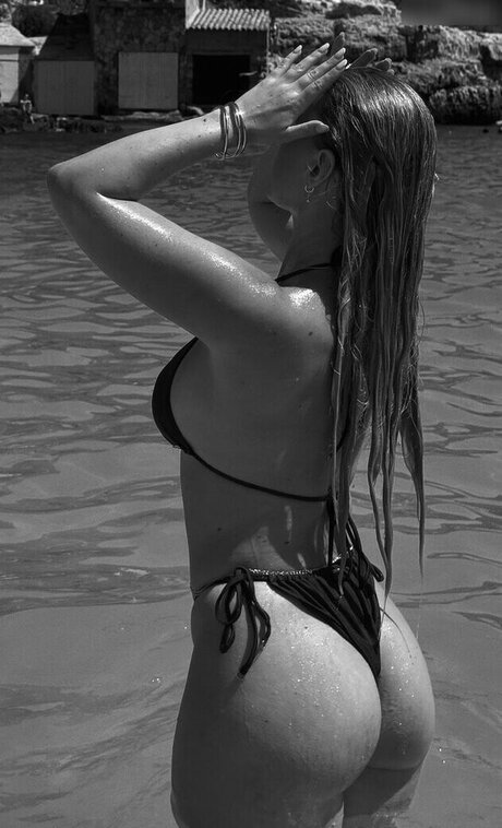 liv yah セックスモデル 写真