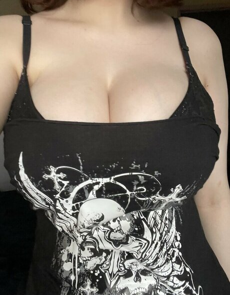 Lumineiia ポルノスター ヌード 写真