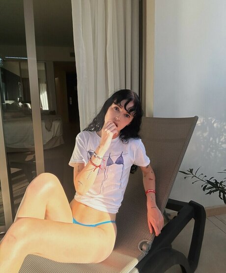 Holly Laing ヌードモデル 画像