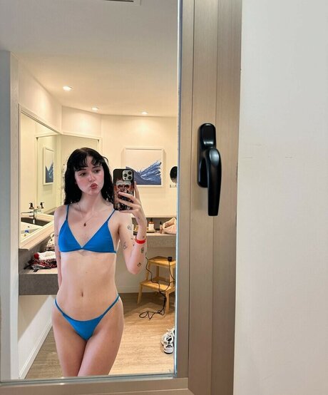 Holly Laing 高品質スター 画像