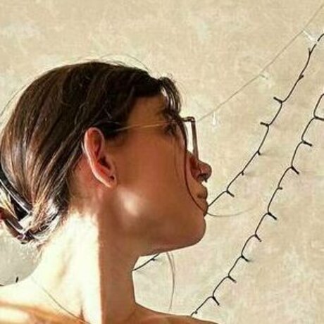 ブルネットの看護師OnlyFans 可愛い 画像