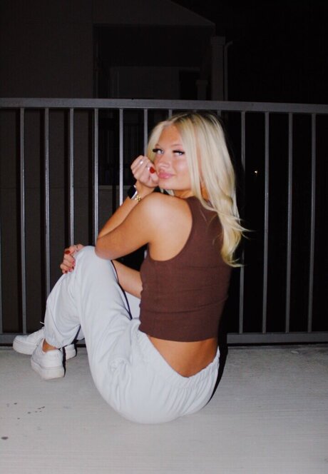 セクシーなブロンドのOnlyFans 無料セックス 写真