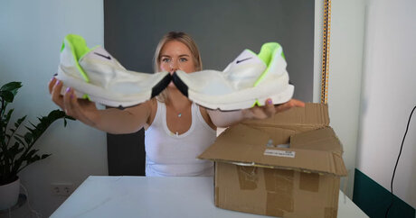 KellyMissesvlog ポルノ女優 写真