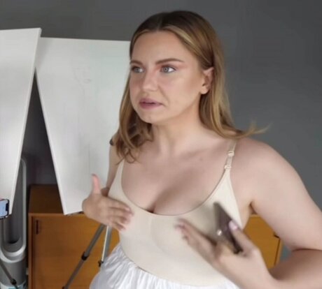 フラットオンリーファン セクシーヌード 画像