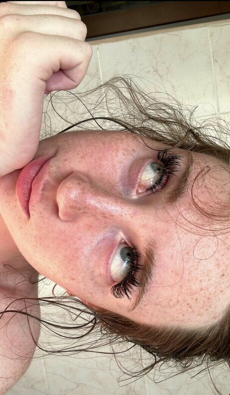 Lisa knvlv ポルノスター 写真