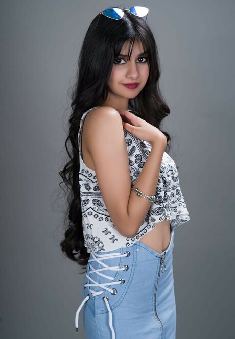 Aishwarya Harishankar スター ヌード 写真