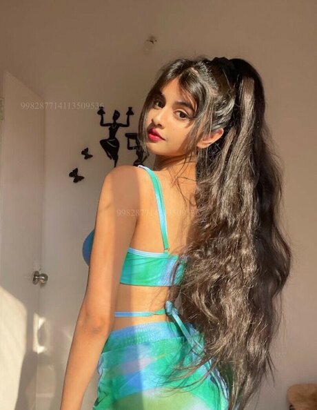 Aishwarya Harishankar 完璧なスター アーカイブ