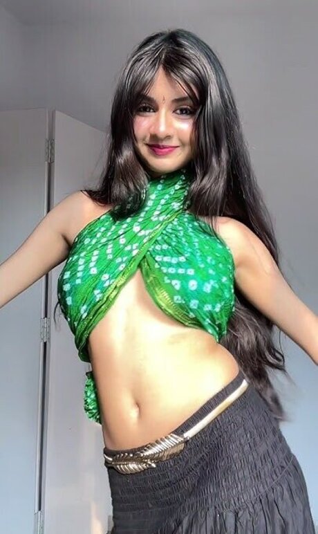 Aishwarya Harishankar ヌードモデル 写真