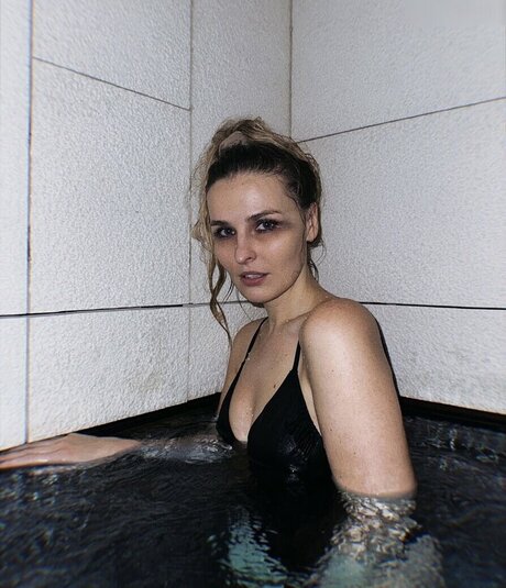 Jana Riva 裸の女優 写真