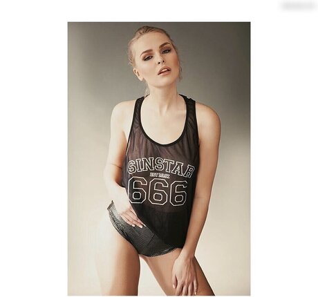 Jana Riva アートスター アーカイブ