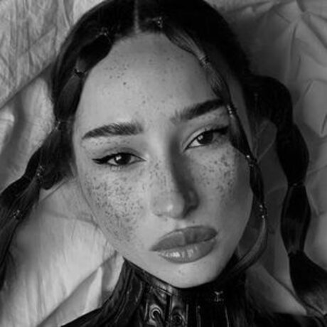 お金 OnlyFans アートヌード 画像