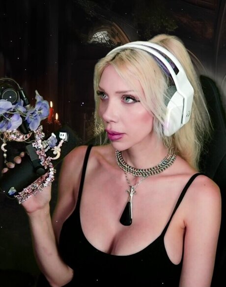 Intraventus アート女優 画像