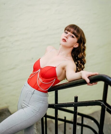 ビンボオンリーファンズ セクシー裸 写真